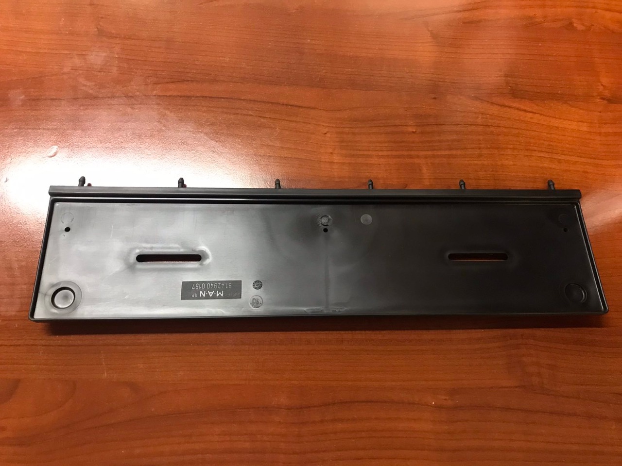 НАКЛАДКА БАМПЕРА ПЕРЕДНЬОГО ПІД НОМЕРНИЙ ЗНАК MAN M2000/F90/M90