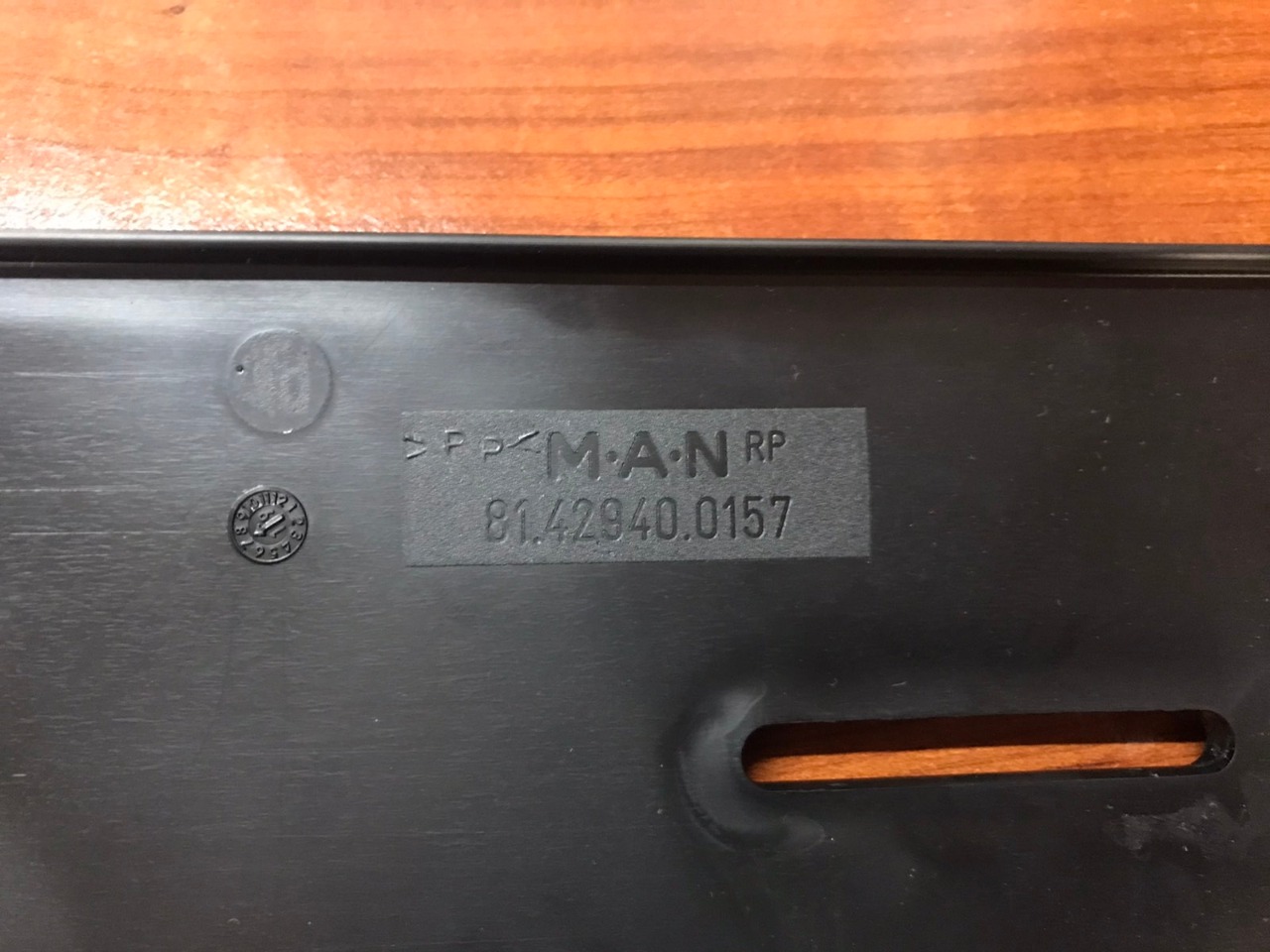 НАКЛАДКА БАМПЕРА ПЕРЕДНЬОГО ПІД НОМЕРНИЙ ЗНАК MAN M2000/F90/M90