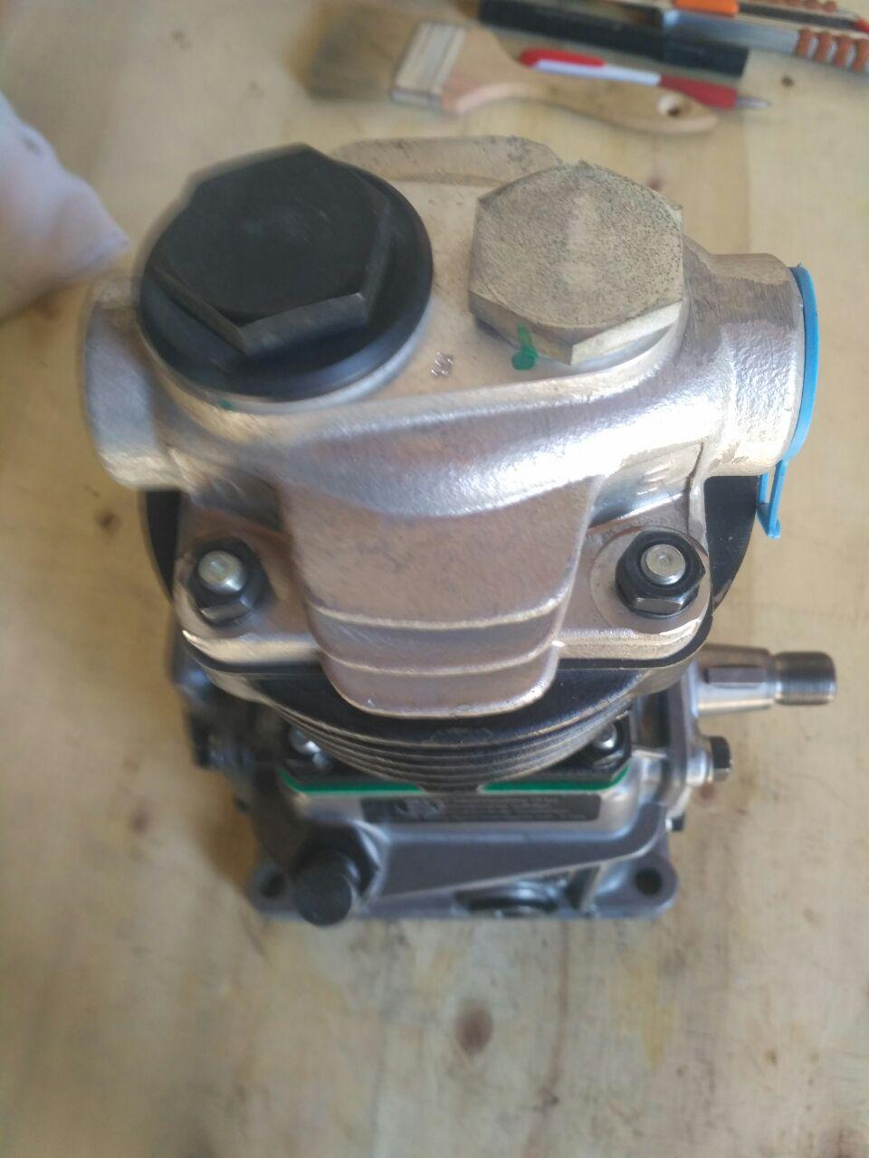 КОМПРЕСОР ОДНОЦИЛІНДРОВИЙ  JOHN DEERE, NEW HOLLAND, CASE, DEUTZ FAHR